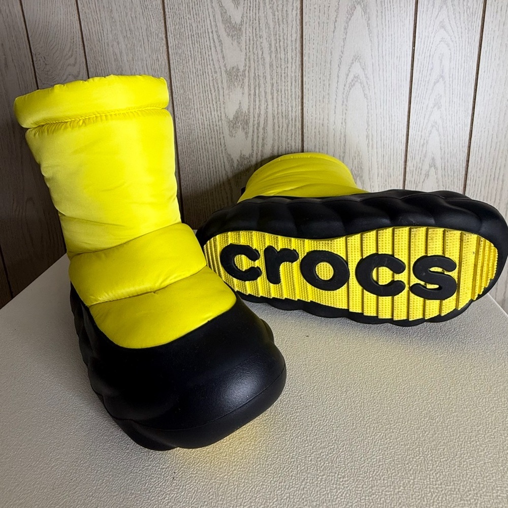 CROCS Yellow and Black Puffer Boots(size 9)(28.5 cm foot length)